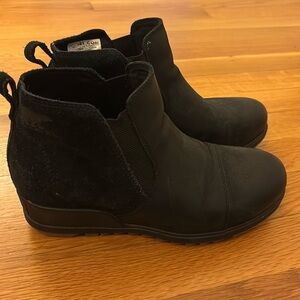 Sorel Evie black ankle boots. Size 7.5